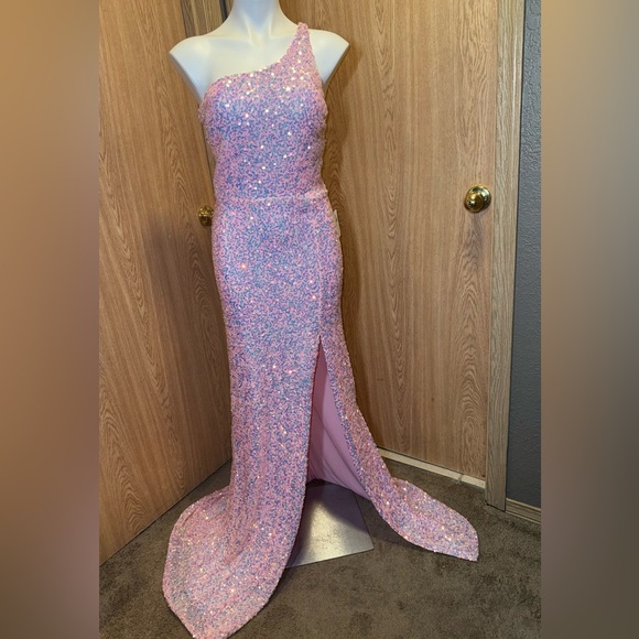 Windsor Pink Sequin One Shoulder Gown side slit NWT Size M Prom Formal